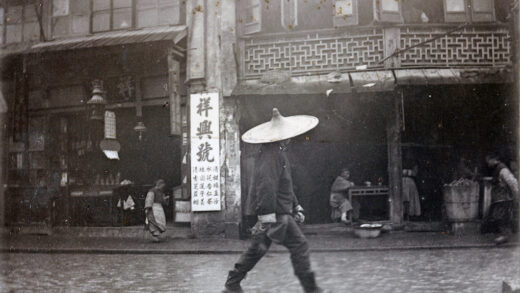 【jpg清晰版】雨后走过商店上海.jpg