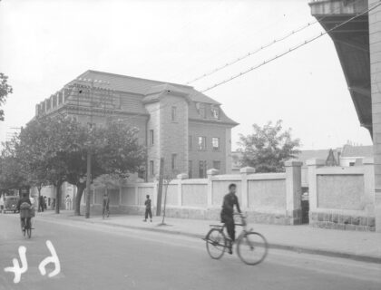 【jpg清晰版】青岛太古洋行办公楼后部1938年.jpg