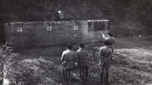 【jpg清晰版】靶场训练装甲汽车连志愿兵培训上海.jpg