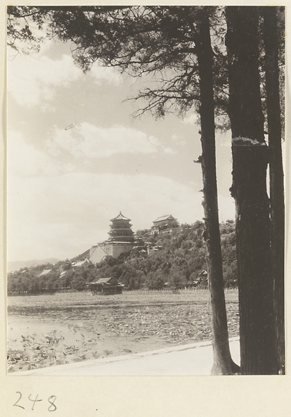 【jpg清晰版】颐和园万寿山和昆明湖.jpg