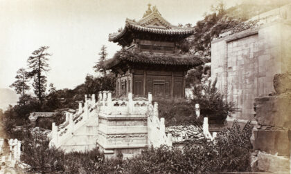 【jpg清晰版】颐和园万寿山的青铜塔北京.jpg