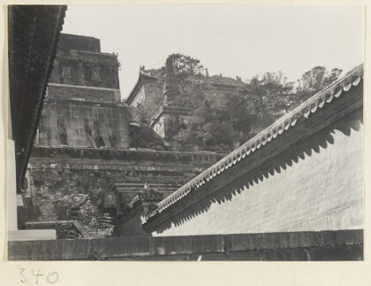 【jpg清晰版】颐和园后山建筑和塔式塔背景为智慧海.jpg