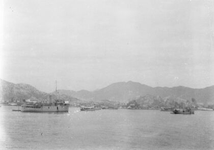 【jpg清晰版】香港港湾中的船只与轮船.jpg
