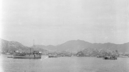 【jpg清晰版】香港港湾中的船只与轮船.jpg