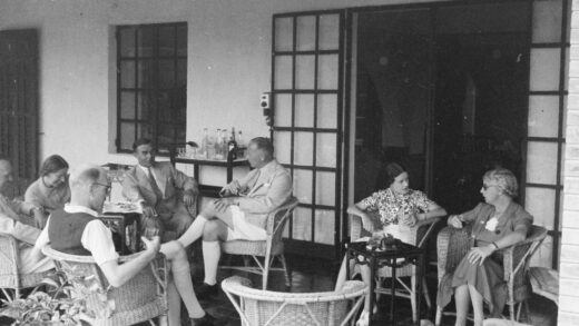 【jpg清晰版】香港石澳3号阳台上的饮品1940年包括c.c.罗伯茨.jpg