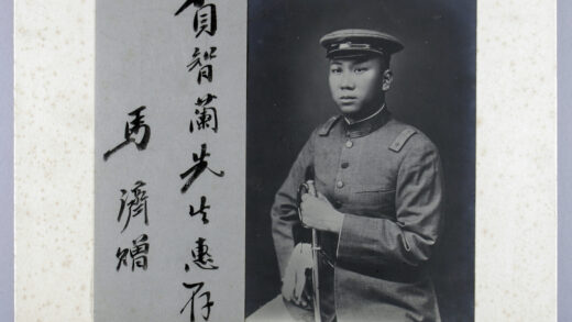 【jpg清晰版】马麒将军签名肖像1921年.jpg
