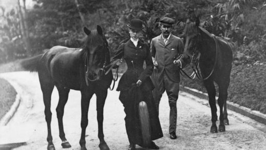 【jpg清晰版】骑手香港1901年.jpg