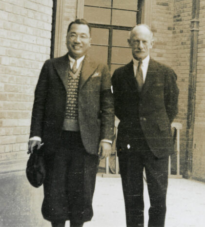 【jpg清晰版】鲁克斯顿上校与一名身份不明的中国男子.jpg