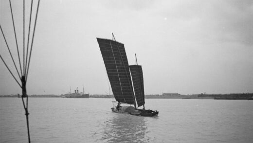 【jpg清晰版】黄浦江上的帆船漂流.jpg