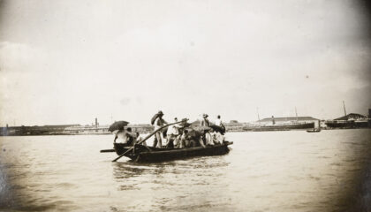 【jpg清晰版】黄浦江上的渡轮上海约1910年.jpg