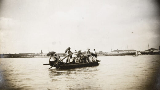 【jpg清晰版】黄浦江上的渡轮上海约1910年.jpg