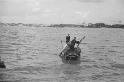【jpg清晰版】黄浦江水上出租车上海.jpg