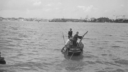 【jpg清晰版】黄浦江水上出租车上海.jpg