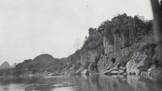 【jpg清晰版】龙州河岩石嶙峋的岸边.jpg
