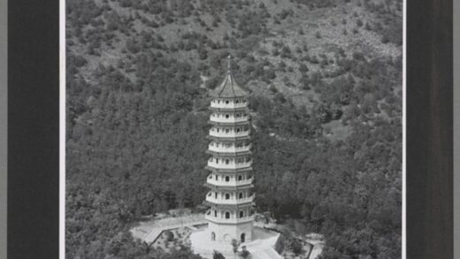 上海至南京紫金山宝塔老照片.jpg