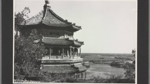 东望北京天际线白云塔颐和园.jpg