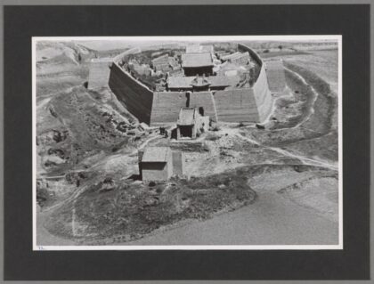 中国老照片华山六盘山河南风光有围墙定居点.jpg