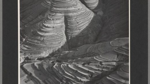 六盘山西北黄土区梯田耕作与废弃设防村落.jpg