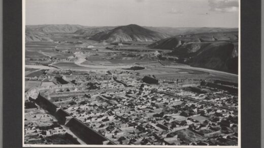 六盘山西北黄土地区西安兰州间废弃设防村落.jpg