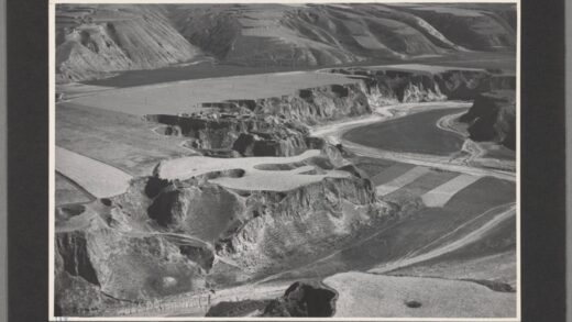 六盘山西北黄土地区西安兰州间废弃设防村落老照片.jpg
