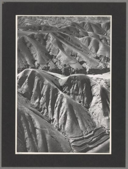 六盘山西北黄土地区西安兰州间废弃设防村落老照片.jpg