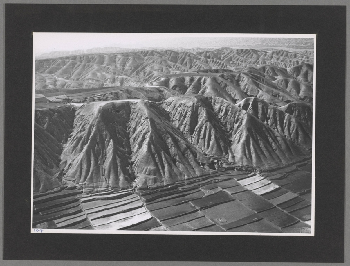 六盘山西北黄土阶地与峡谷