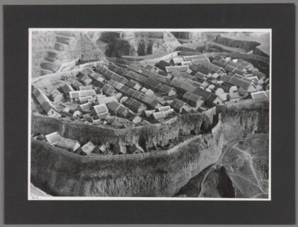六盘山西北黄土阶地与峡谷围墙定居点.jpg