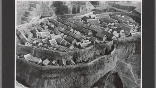 六盘山西北黄土阶地与峡谷围墙定居点.jpg