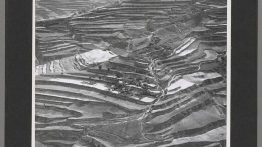六盘山西北黄土阶地与峡谷梯田.jpg