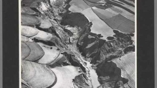 六盘山西北黄土阶地与峡谷梯田.jpg