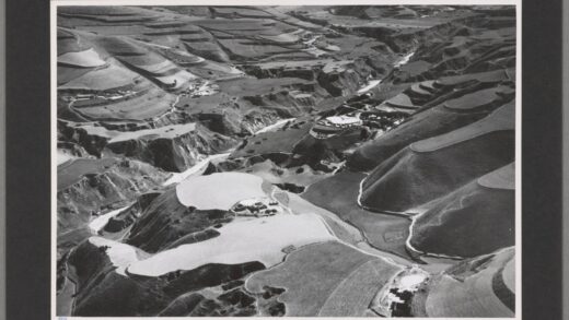 六盘山西北黄土阶地与峡谷梯田.jpg
