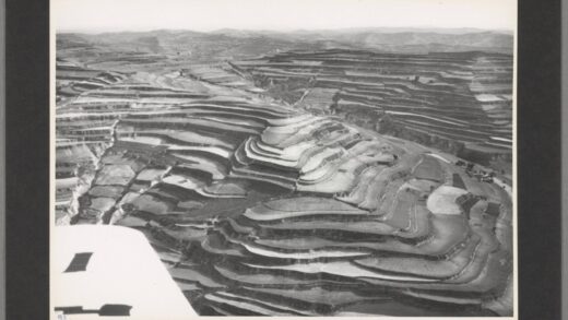六盘山西北黄土阶地与峡谷梯田.jpg