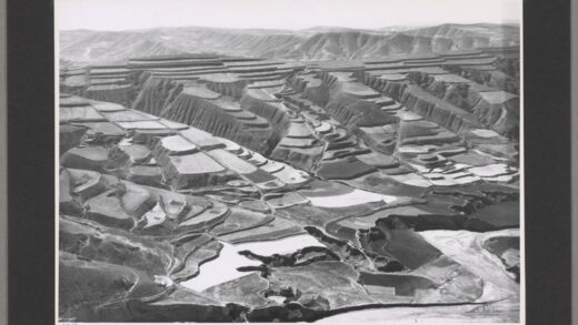六盘山西北黄土阶地与峡谷老照片.jpg