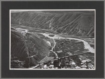 六盘山西北黄土高原西安兰州间废弃设防村落老照片.jpg