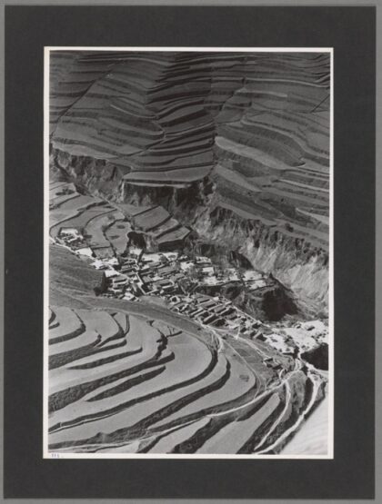 六盘山西北黄土高原西安兰州间废弃设防村落老照片.jpg