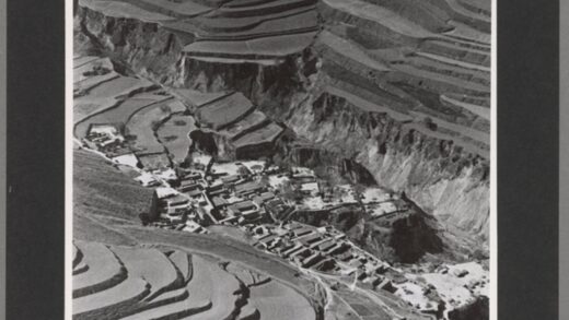 六盘山西北黄土高原西安兰州间废弃设防村落老照片.jpg