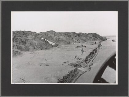 兰州至宁夏黄河畔长城遗迹及107将士墓.jpg
