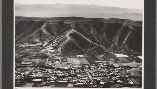 兰州黄河河谷黄土山脉峡谷六盘山西北黄土阶地老照片.jpg