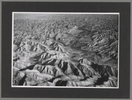 兰州黄河谷地黄土山峦峡谷老照片.jpg