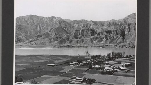 兰州黄河谷地黄土山脉老照片.jpg