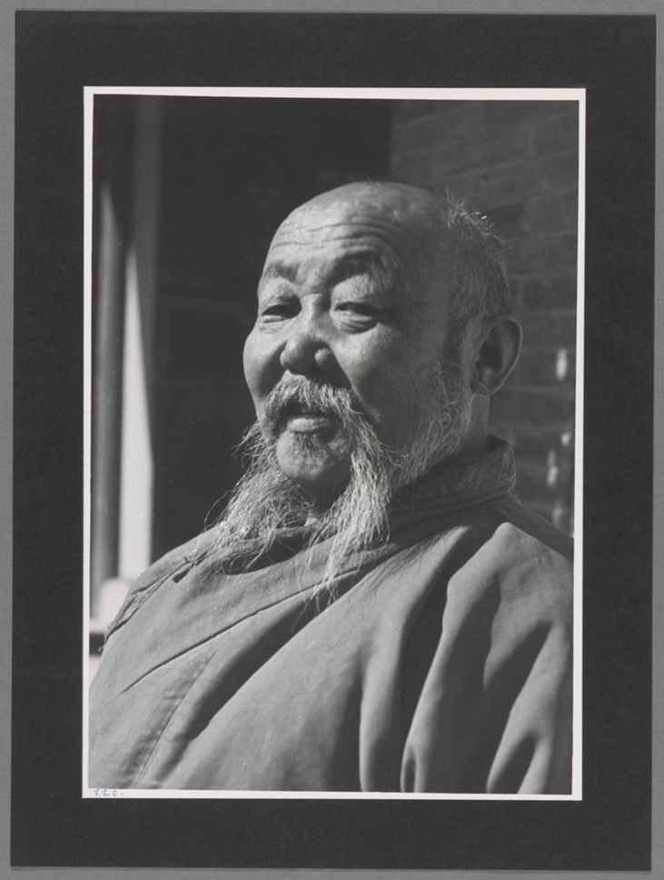 包头城绥远喇嘛寺西行一里