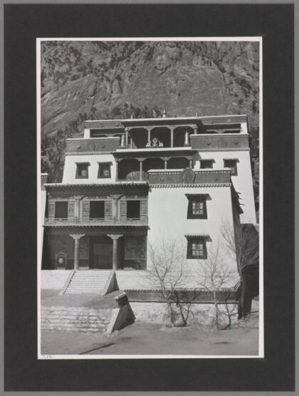 包头城绥远宝塔西一里喇嘛寺院.jpg