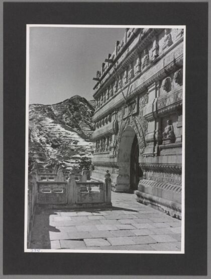 北京西山碧云寺云居寺大理石塔老照片.jpg