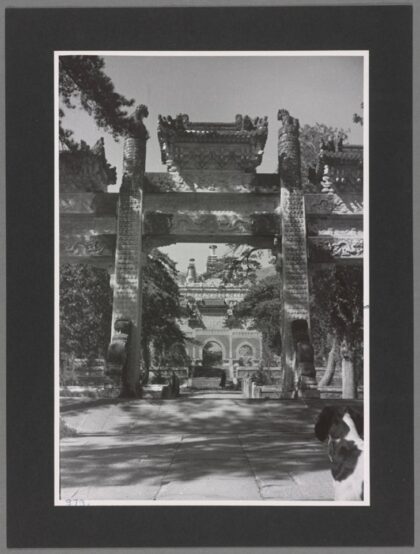 北京西山碧云寺入口大门与内院老照片.jpg