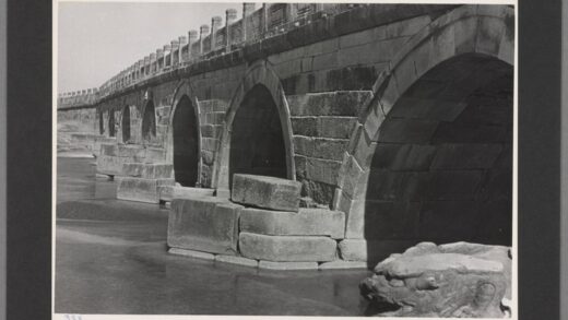 北京西郊永定河卢沟桥建于1189至1194年.jpg