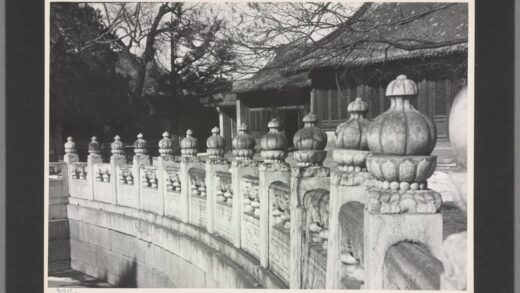 国子监大理石栏杆与栏杆柱细部老照片.jpg