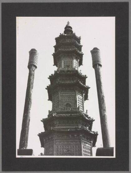 圆明园陶宝塔佛像碧瓦白玉栏杆老照片.jpg