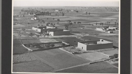 宁夏城鄂尔多斯沙漠农民住所.jpg