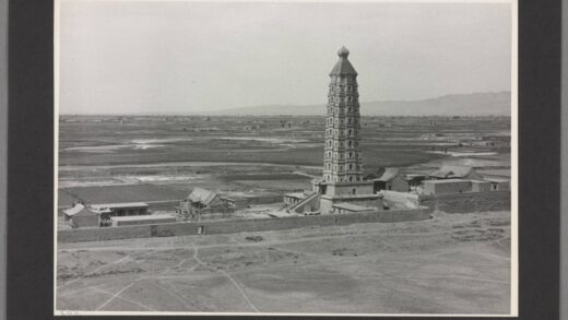 宁夏西南北望阿拉善山峦与鄂尔多斯沙漠.jpg