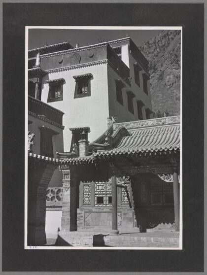 归化城绥远宝塔以西一里处喇嘛庙.jpg